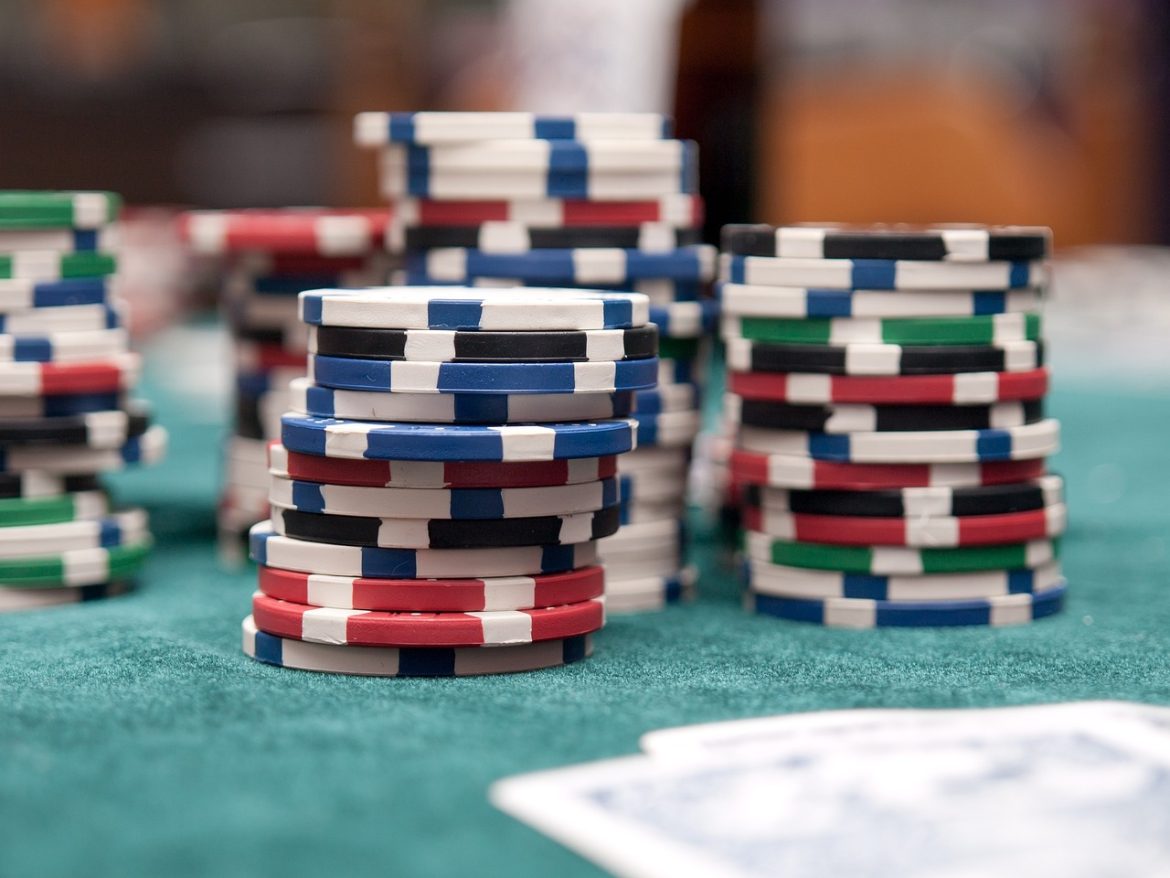 Pokerspelarnas Skatte Tips: Hur man Hanterar Dina Vinster och Förluster